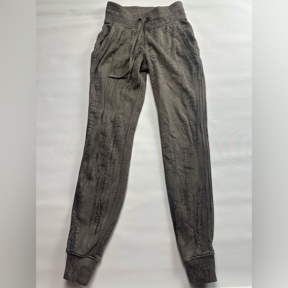 Lululemon warm down jogger 7/8 ankle length. Thread dye rover black. Size 0